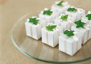 白蝶真珠等の真珠専門店の真珠職人